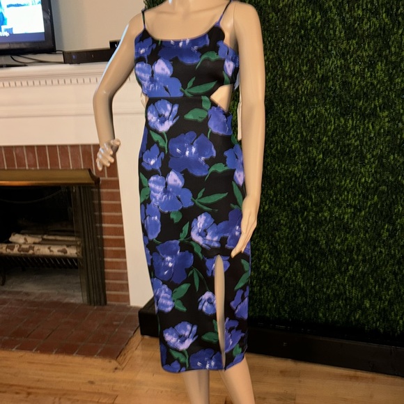 Slit dress - Picture 2 of 6